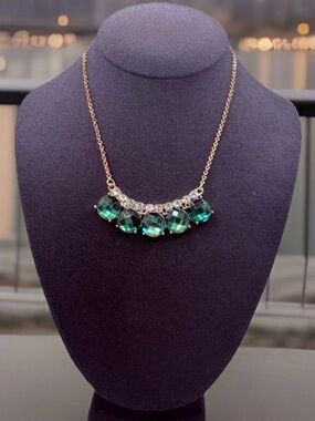 Vintage Emerald Green Curved Bar Faceted Rhinestone Necklace Goldtone 14”-17”